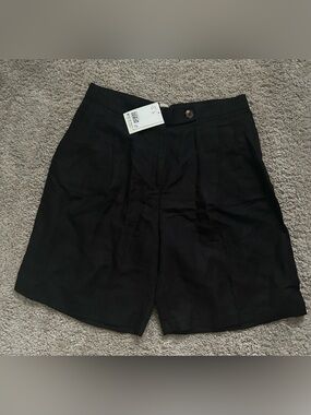 H&M Women’s Black Linen Blend High Rise Pleated Chino Shorts Size 8 NWT